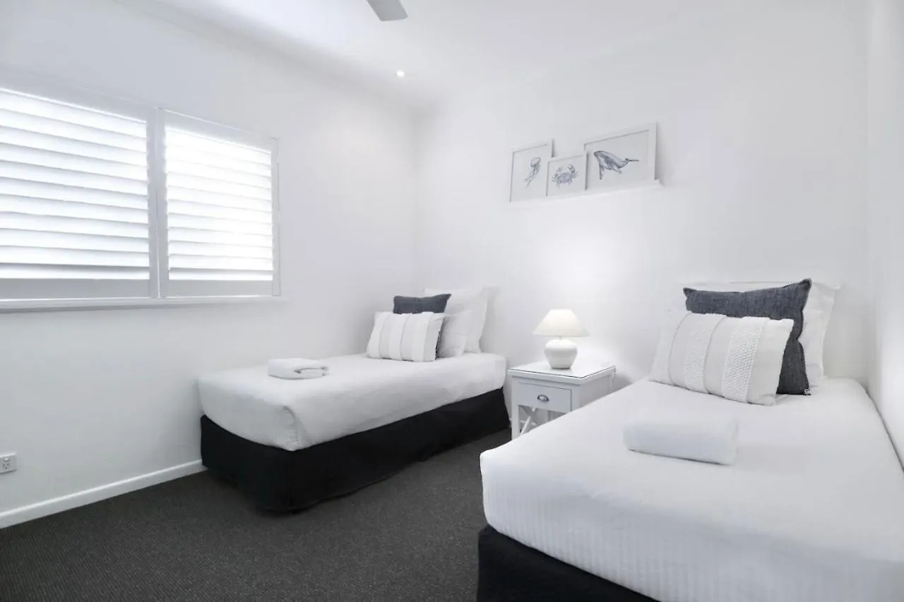 Bright And Airy 2 Bedroom Apartment Noosaville 0*,  Australia