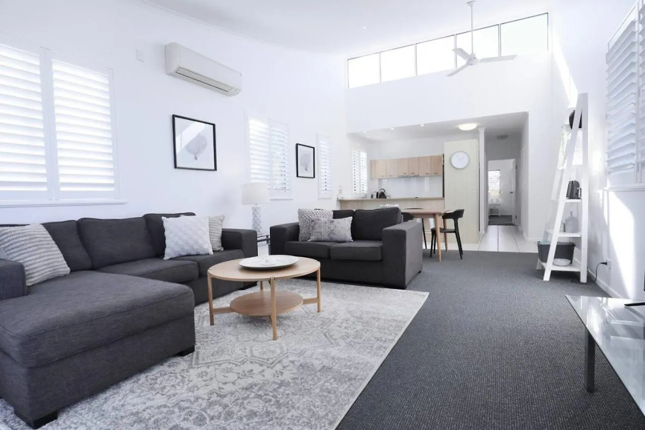 Bright And Airy 2 Bedroom Apartment Noosaville 0*,  Australia